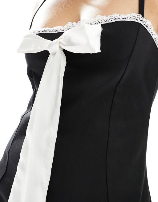 Miss Selfridge – Svart slip-klänning med kontrastfärgad rosett, 3 av 4