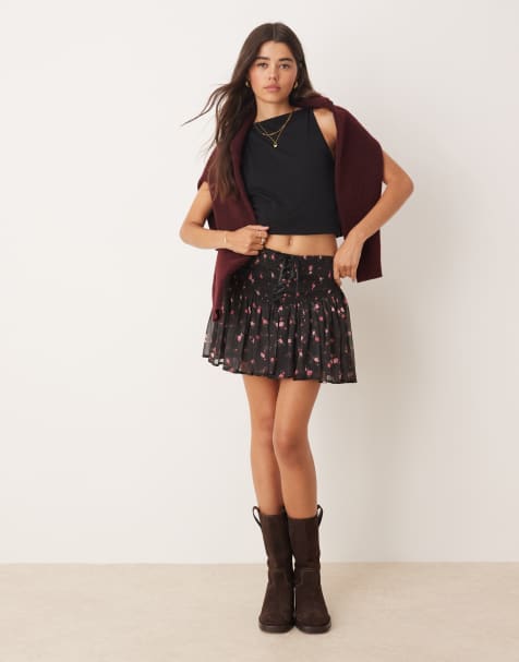 Miss Selfridge – Svart, småblommig midjekjol smockad midja - view 1