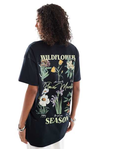 Miss Selfridge – Svart t-shirt i oversize med vildblomstryck - view 1