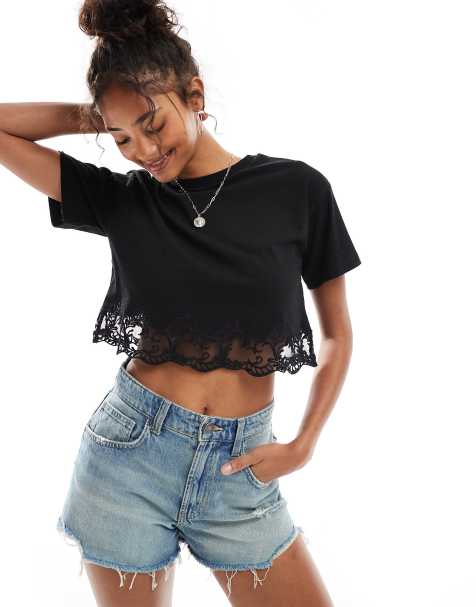 Miss Selfridge – Svart t-shirt med korta ärmar och spetsfåll - view 1