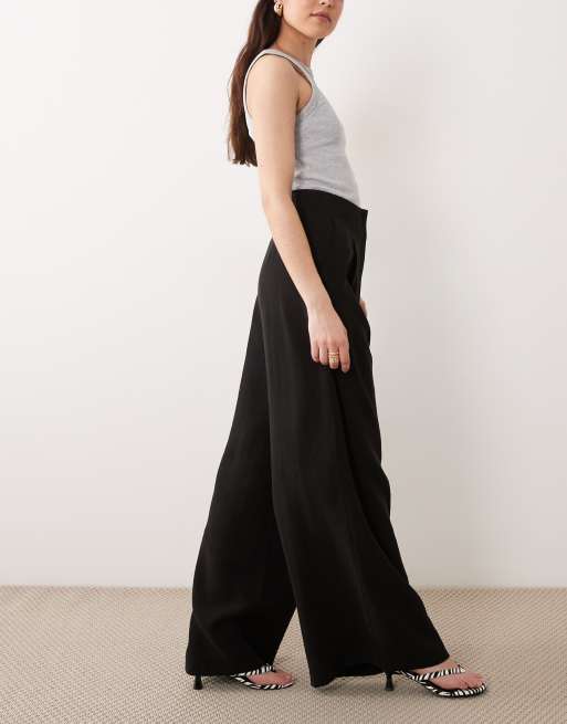 Miss Selfridge – Svarta, figursydda, böljande palazzo-byxor, 2 av 5