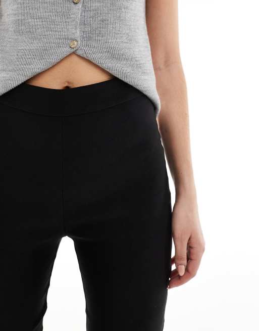 Miss Selfridge – Svarta, figursydda leggings i caprilängd, 4 av 5