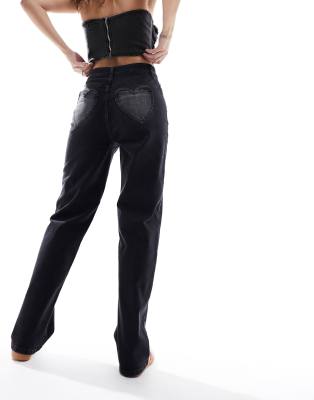 Miss Selfridge – Svarta, raka jeans med hjärtformade fickor - view 1