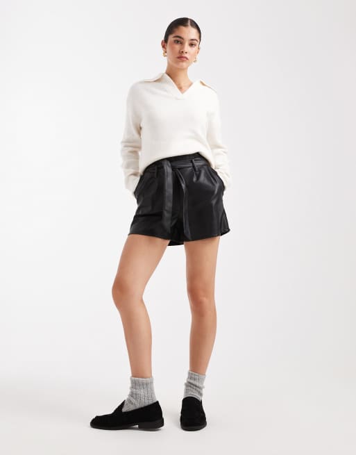 Miss Selfridge – Svarta shorts i läderimitation med skärp, 4 av 5