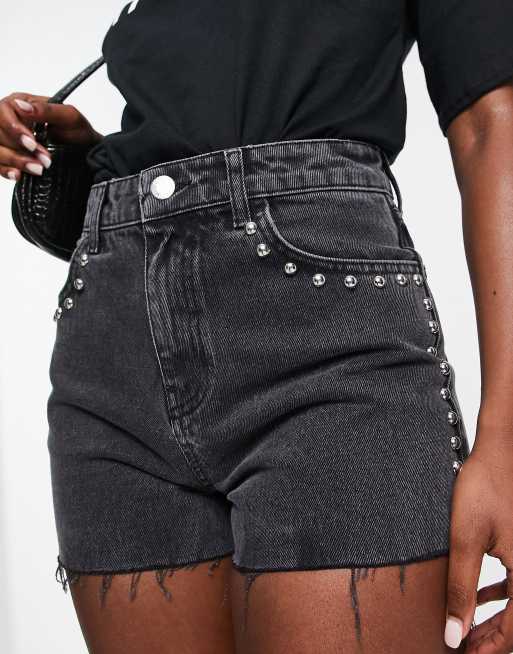Miss Selfridge – Svarttvättade jeansshorts med nitar, 4 av 4