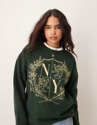 Miss Selfridge - Sweatshirt in Grün mit „New York"-Grafikprint