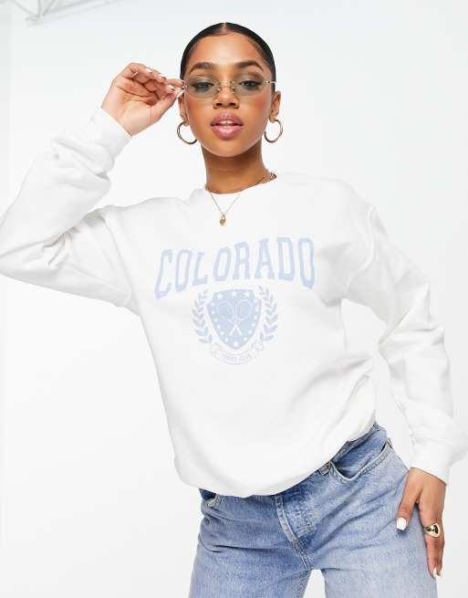 Miss Selfridge – Sweatshirt in Weiß mit Colorado-Print 