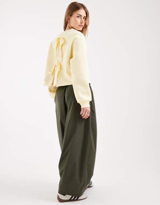 Miss Selfridge - Sweatshirt met strikdetail op de rug in botergeel, 4 van 4