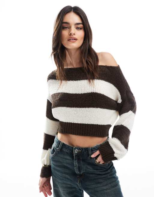 Miss Selfridge – Sweter o bardzo luźnym fasonie w szerokie paski z odsłoniętym ramieniem