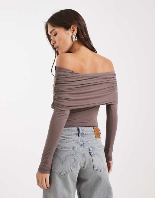 Miss Selfridge – Szarobrązowe asymetryczne body z dekoltem bardot, 2 z 4
