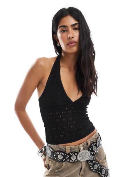 Miss Selfridge – Szydełkowany dżersejowy top z dekoltem typu halter w kształcie litery V w czarnym kolorze - view 1