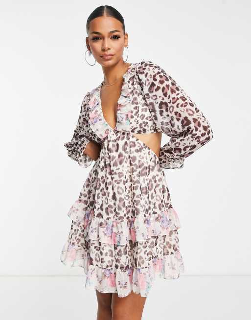 Miss Selfridge – Szyfonowa sukienka mini z falbanką, w kwiatowo-zwierzęcy wzór 