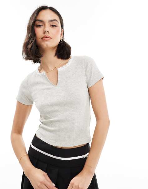 Miss Selfridge - T-shirt a maniche corte grigio mélange a coste con intaglio sul davanti - view 1
