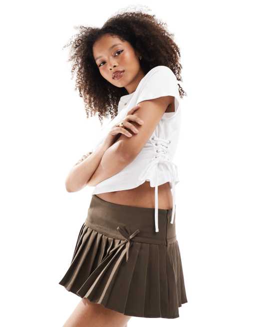 Miss Selfridge - T-shirt bianca a maniche corte con allacciatura laterale