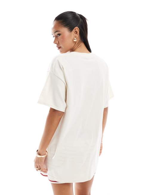 Miss Selfridge - T-shirt bianca oversize con stampa di ciliegie sul retro, 3 di 4