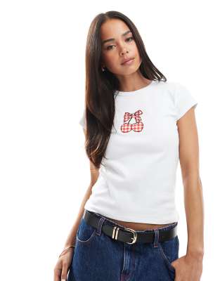 Miss Selfridge - T-shirt court avec appliqué cerise à carreaux vichy - Blanc - view 1