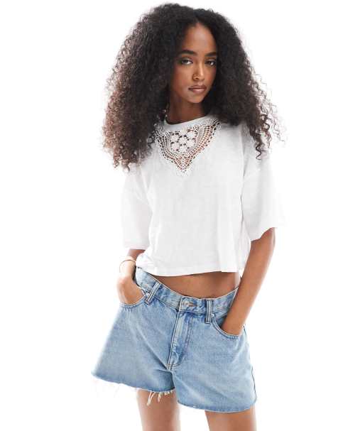 Miss Selfridge - T-shirt crop top large avec empiècement en dentelle - view 1