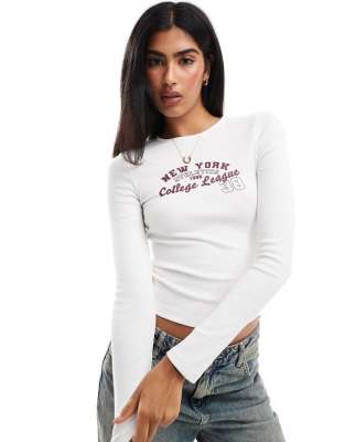 Miss Selfridge - T-Shirt in Ecru mit „New York College League"-Grafikprint-Bunt