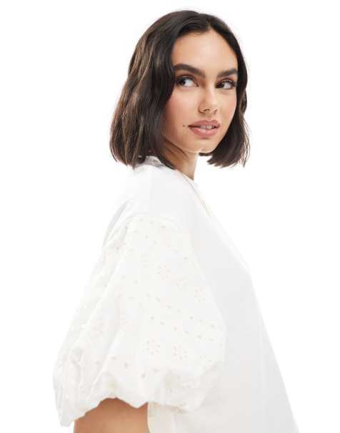 Miss Selfridge - T-shirt in pizzo sangallo con maniche a sbuffo bianca - view 1