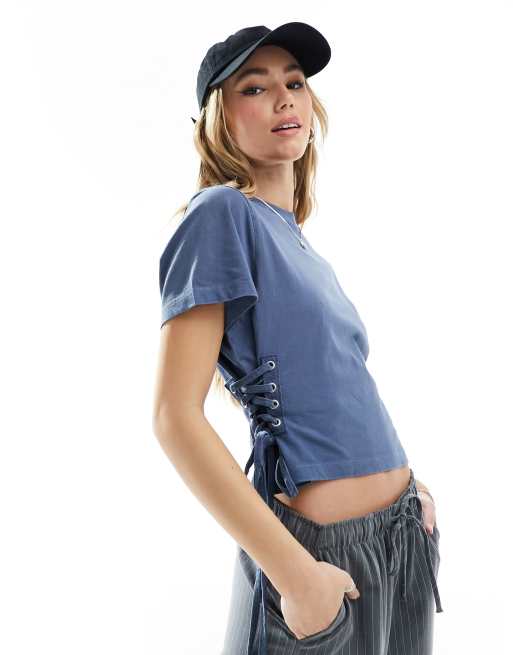 Miss Selfridge - T-shirt met veters aan de zijkant en korte mouwen in blauw met wassing