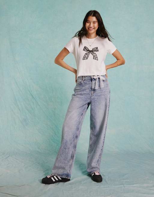 Miss Selfridge - T-shirt mini bianca con fiocco in pizzo stampato, 2 di 4