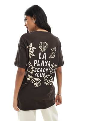 Miss Selfridge - T-shirt oversize color cioccolato con stampa grafica di conchiglie - view 1