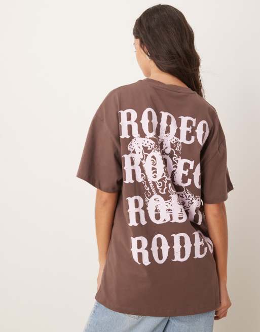 Miss Selfridge - T-shirt oversize marrone con stampa “Rodeo Girl”, 2 di 4