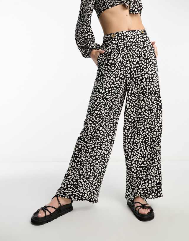 Miss Selfridge - tab side wide leg palazzo trouser co-ord in mono heart print