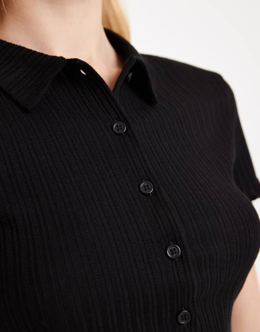 Miss Selfridge – Tailliertes Hemd in Schwarz mit Kräuselsaum, 2 von 4