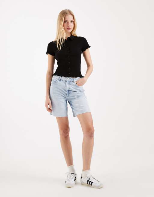 Miss Selfridge – Tailliertes Hemd in Schwarz mit Kräuselsaum, 4 von 4
