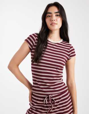 Miss Selfridge - Tailliertes T-Shirt mit Streifen in Burgunderrot, Kombiteil-Bunt
