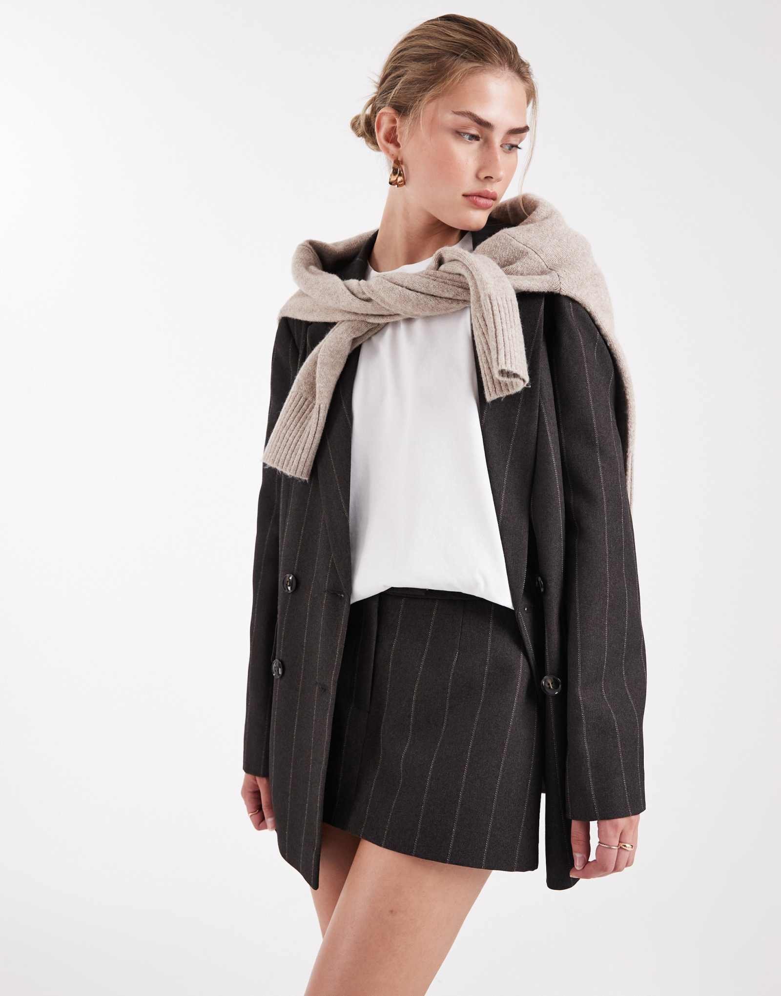 Микро-мини-юбка Miss Selfridge в серую полоску, сшитая на заказ по индивидуальному заказу - часть комплекта