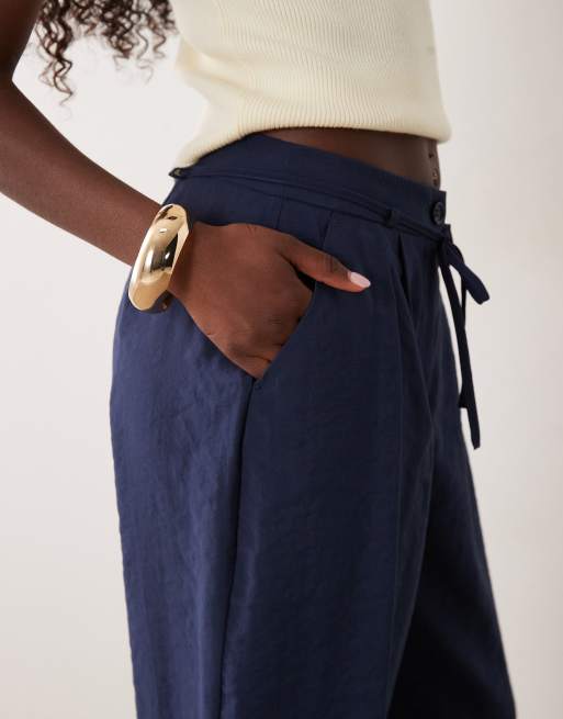 Miss Selfridge tailored fluid pleat balloon trouser in navy, 4 of 5
