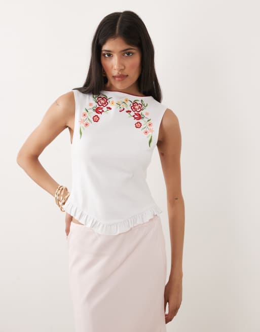 Miss Selfridge – Tanktop in Weiß mit U-Boot-Ausschnitt und Stickerei, 3 von 4