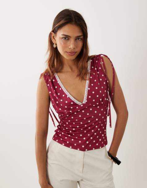 Miss Selfridge tanktop med rynket skulder, v-hals og blondekant i polkaprikket - view 1
