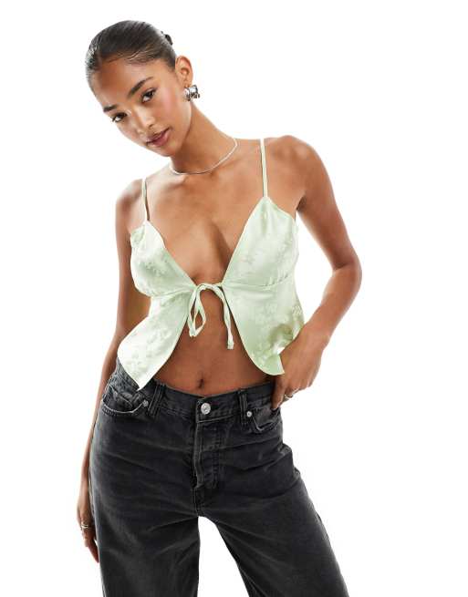 Miss Selfridge - Top a canottiera in raso verde salvia jacquard con laccio sul davanti