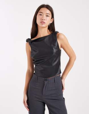 Miss Selfridge - Top à détail torsadé en similicuir - Noir