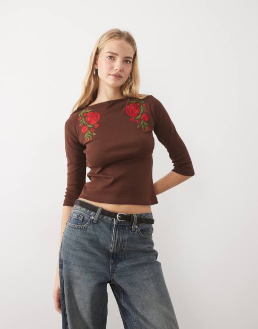 Miss Selfridge top à encolure bateau et manches 3/4 avec broderie marron, 3 de 4