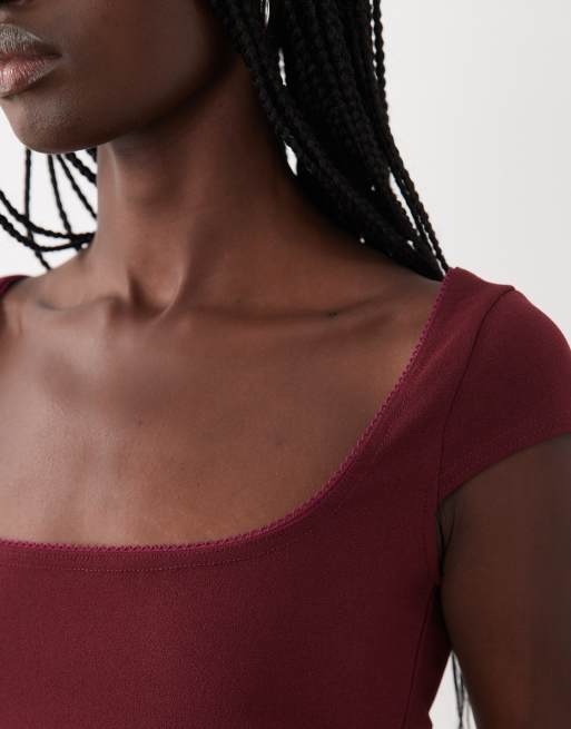 Miss Selfridge top à encolure dégagée avec coutures corset et bordure picot en bordeaux, 4 de 4