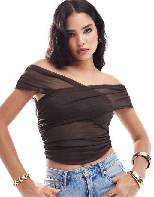 Miss Selfridge - Top à épaules dénudées froncé - Chocolat