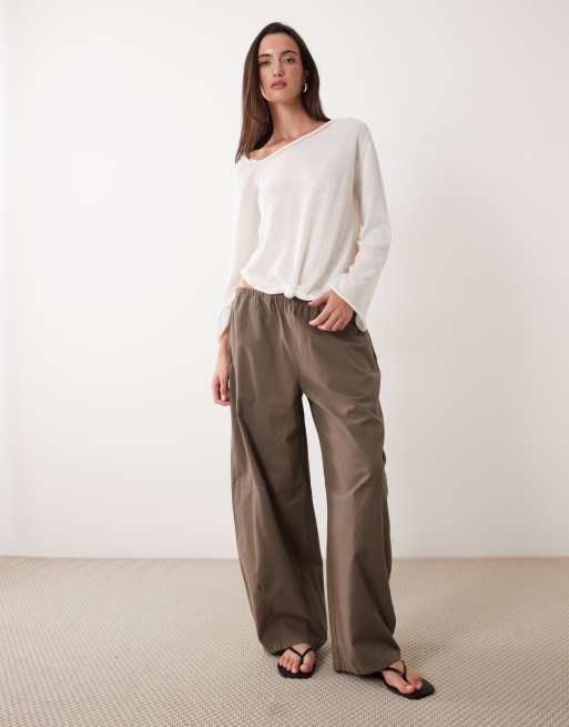 Miss Selfridge - Top à manches longues en maille transparente nouée à col cheminée - Crème, 2 de 4