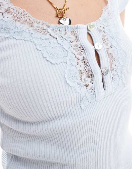 Miss Selfridge - Top a maniche corte blu fiordaliso con finiture in pizzo e bottoni, 2 di 4