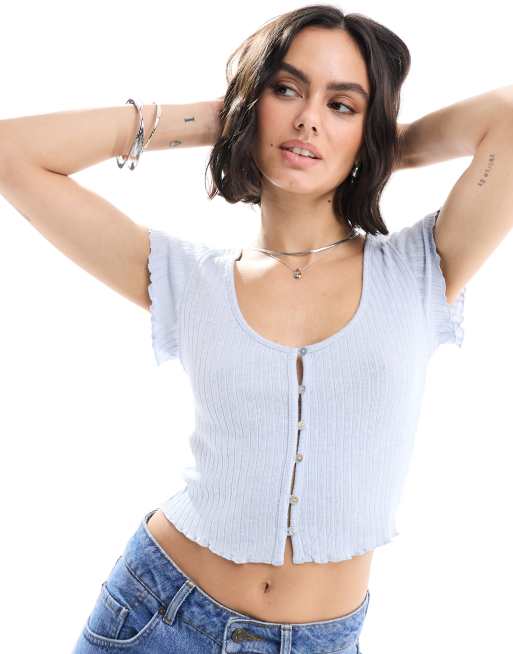 Miss Selfridge - Top a maniche corte blu pallido testurizzato con bottoni