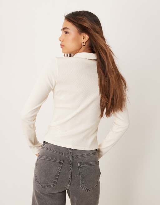 Miss Selfridge - Top a maniche lunghe color crema con colletto e cuciture, 3 di 4
