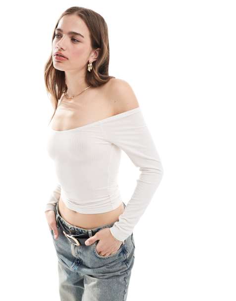 Miss Selfridge - Top a maniche lunghe color crema con spalle scoperte e scollo a V - view 1