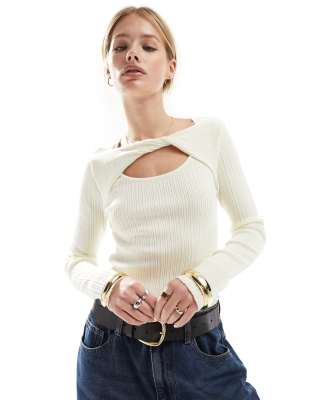 Miss Selfridge - Top a maniche lunghe color crema in maglia a coste miste con cut-out e dettaglio intrecciato