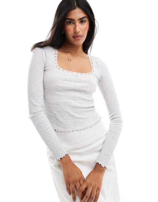 Miss Selfridge - Top a maniche lunghe grigio mélange con scollo squadrato e finiture in pizzo