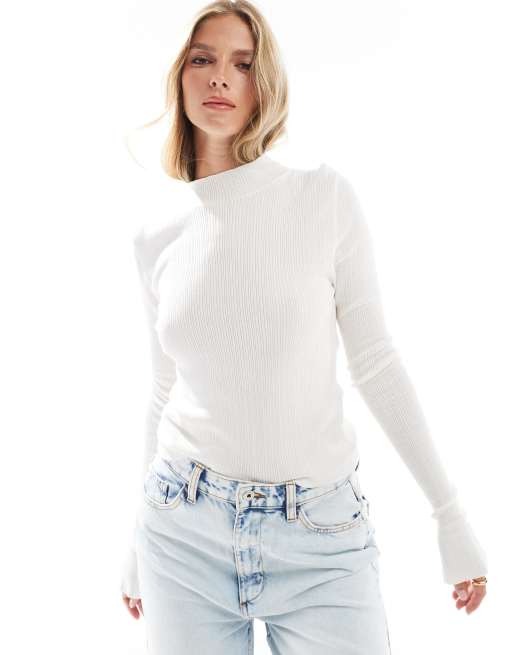 Miss Selfridge - Top a maniche lunghe in maglia color crema trasparente con collo a imbuto