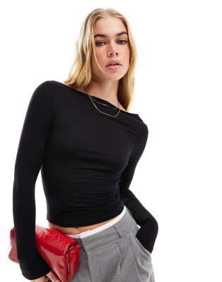 Miss Selfridge - Top a maniche lunghe nero con scollo a barchetta