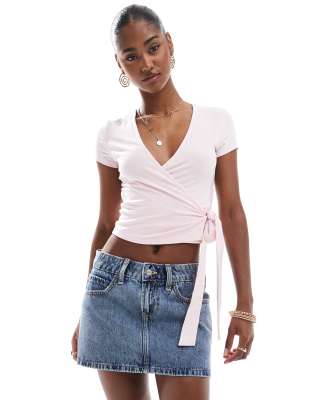 Miss Selfridge - Top a portafoglio in jersey rosa chiaro a maniche corte - view 1